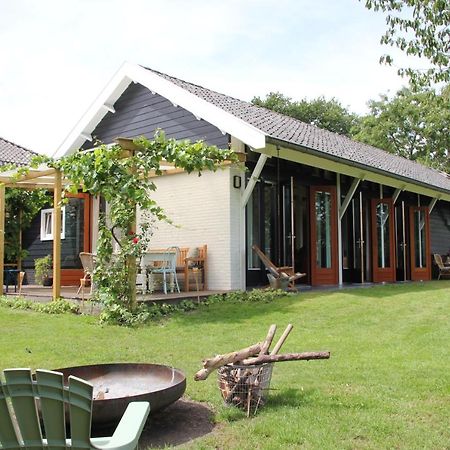 Familiehuis De Betuwe Met Prive Kunstgras Tennisbaan En Sauna Villa Erichem Exterior foto