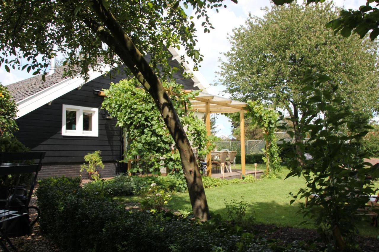 Familiehuis De Betuwe Met Prive Kunstgras Tennisbaan En Sauna Villa Erichem Exterior foto