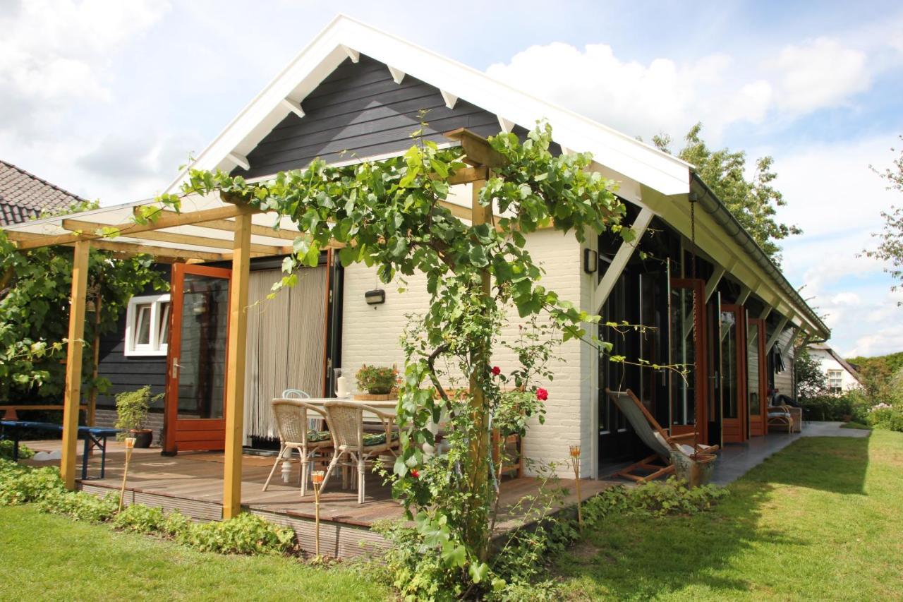 Familiehuis De Betuwe Met Prive Kunstgras Tennisbaan En Sauna Villa Erichem Exterior foto