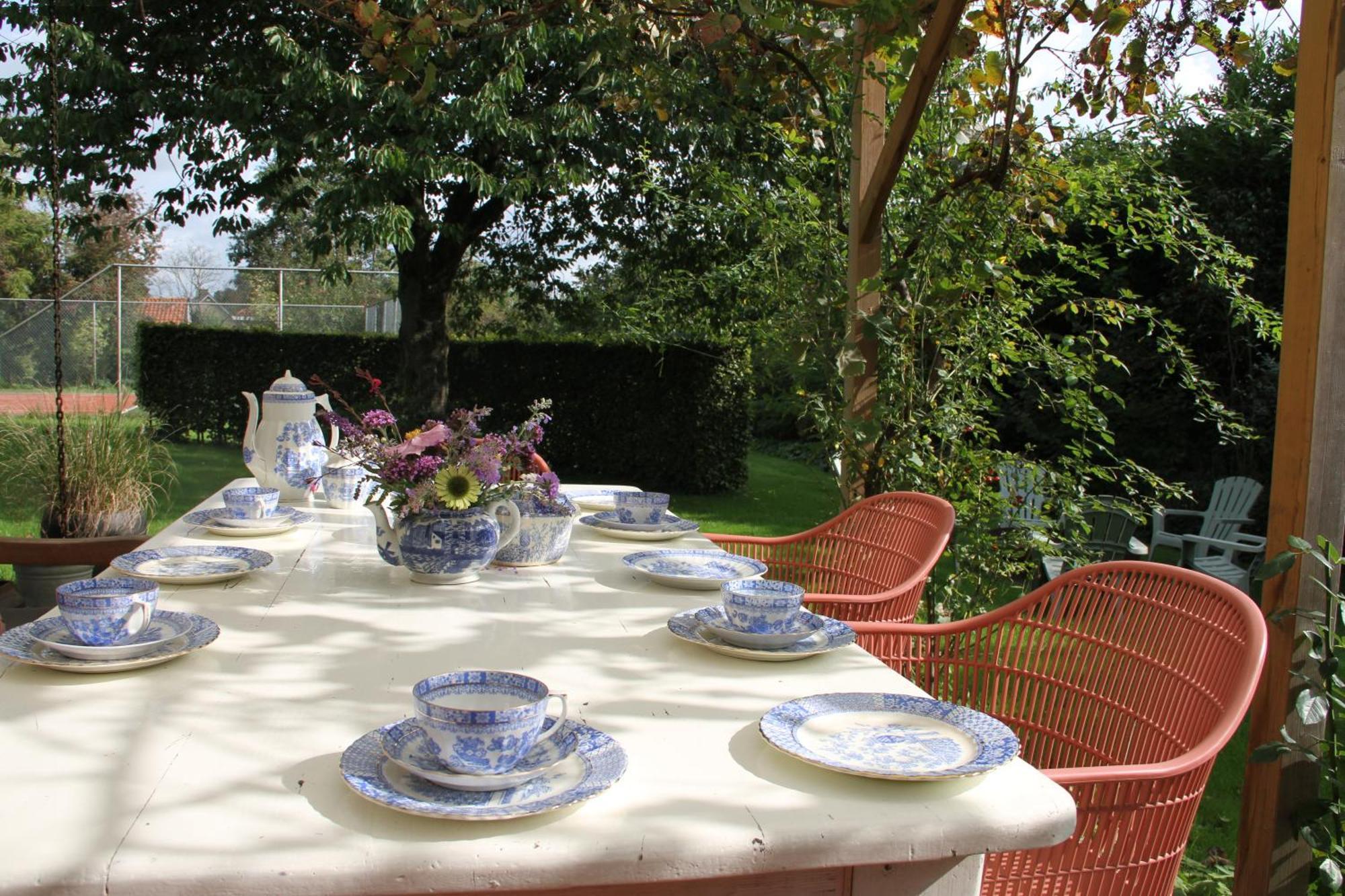 Familiehuis De Betuwe Met Prive Kunstgras Tennisbaan En Sauna Villa Erichem Exterior foto