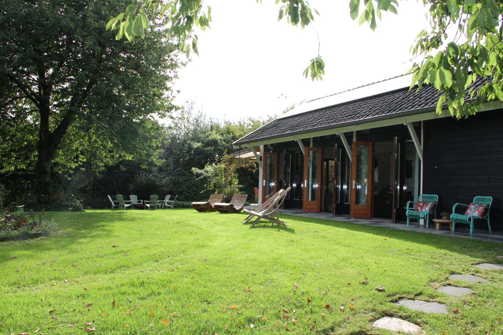 Familiehuis De Betuwe Met Prive Kunstgras Tennisbaan En Sauna Villa Erichem Exterior foto
